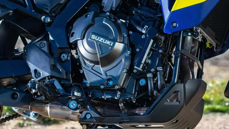 Suzuki: la V-Strom 800 con ruota anteriore da 19" beccata nei documenti di omologazione