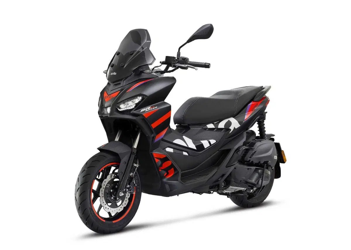 Aprilia SR GT Replica: anima racing per lo scooter di Noale (2)