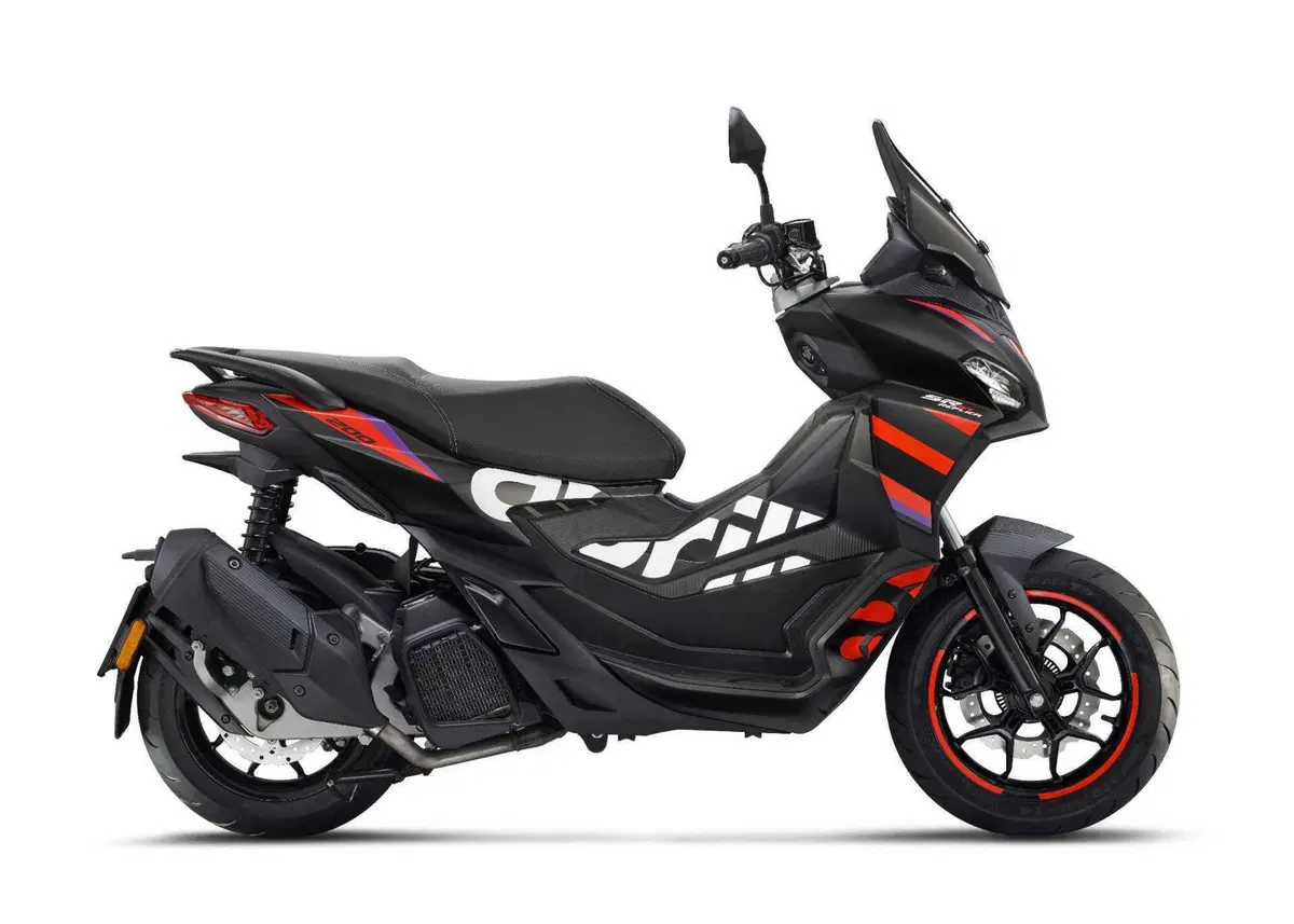 Aprilia SR GT Replica: anima racing per lo scooter di Noale (3)