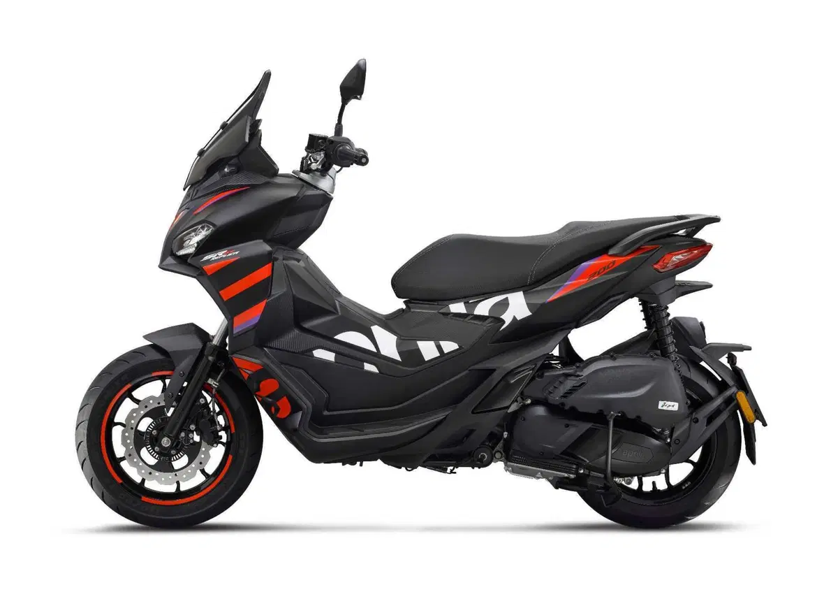 Aprilia SR GT Replica: anima racing per lo scooter di Noale (4)