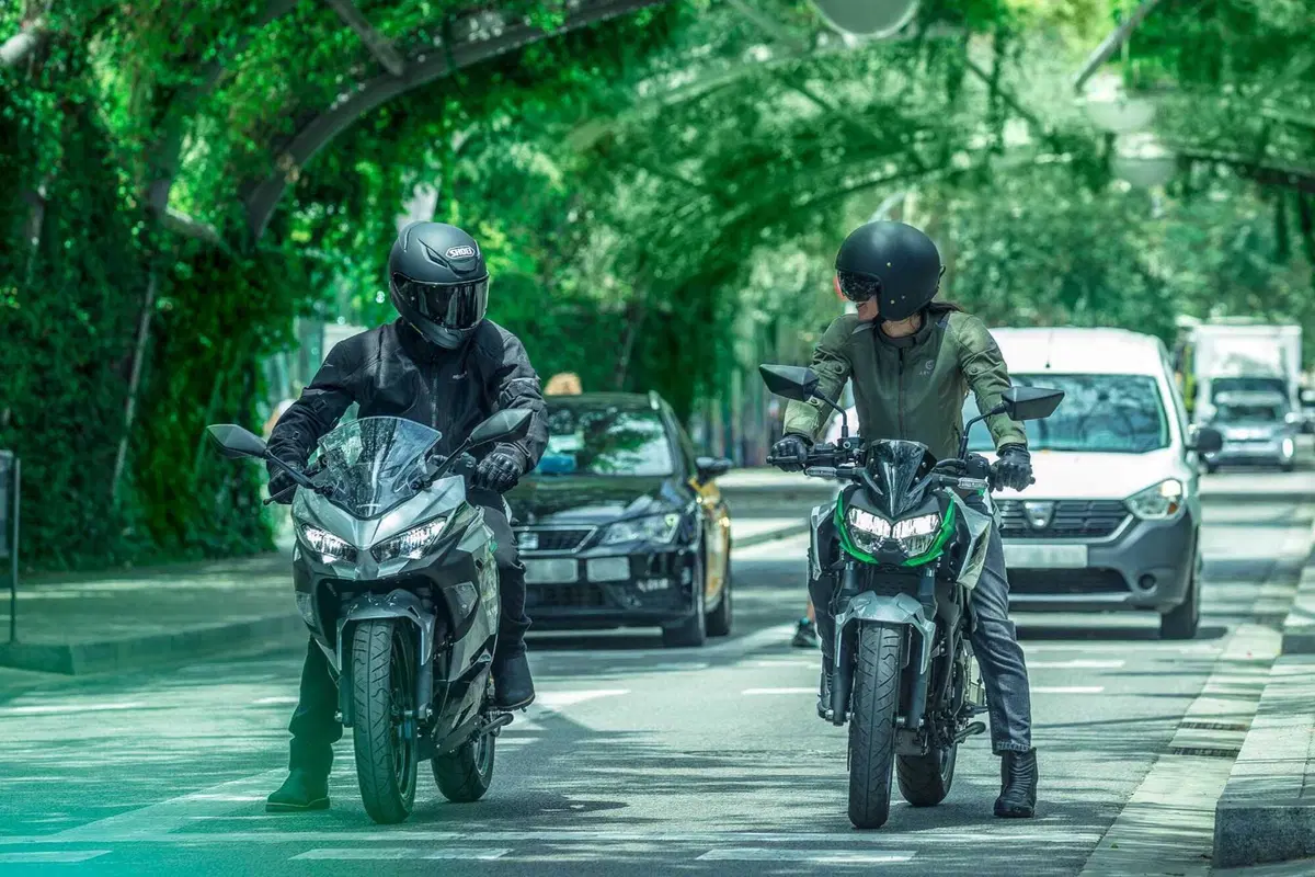 Arrivano le Kawasaki elettriche Z e-1 e Ninja e-1. Qui è dove ve le spieghiamo per bene (2)
