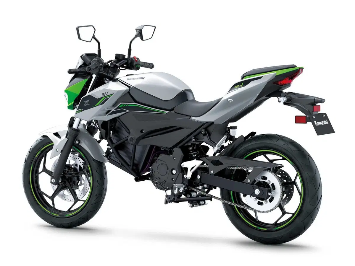 Arrivano le Kawasaki elettriche Z e-1 e Ninja e-1. Qui è dove ve le spieghiamo per bene (9)