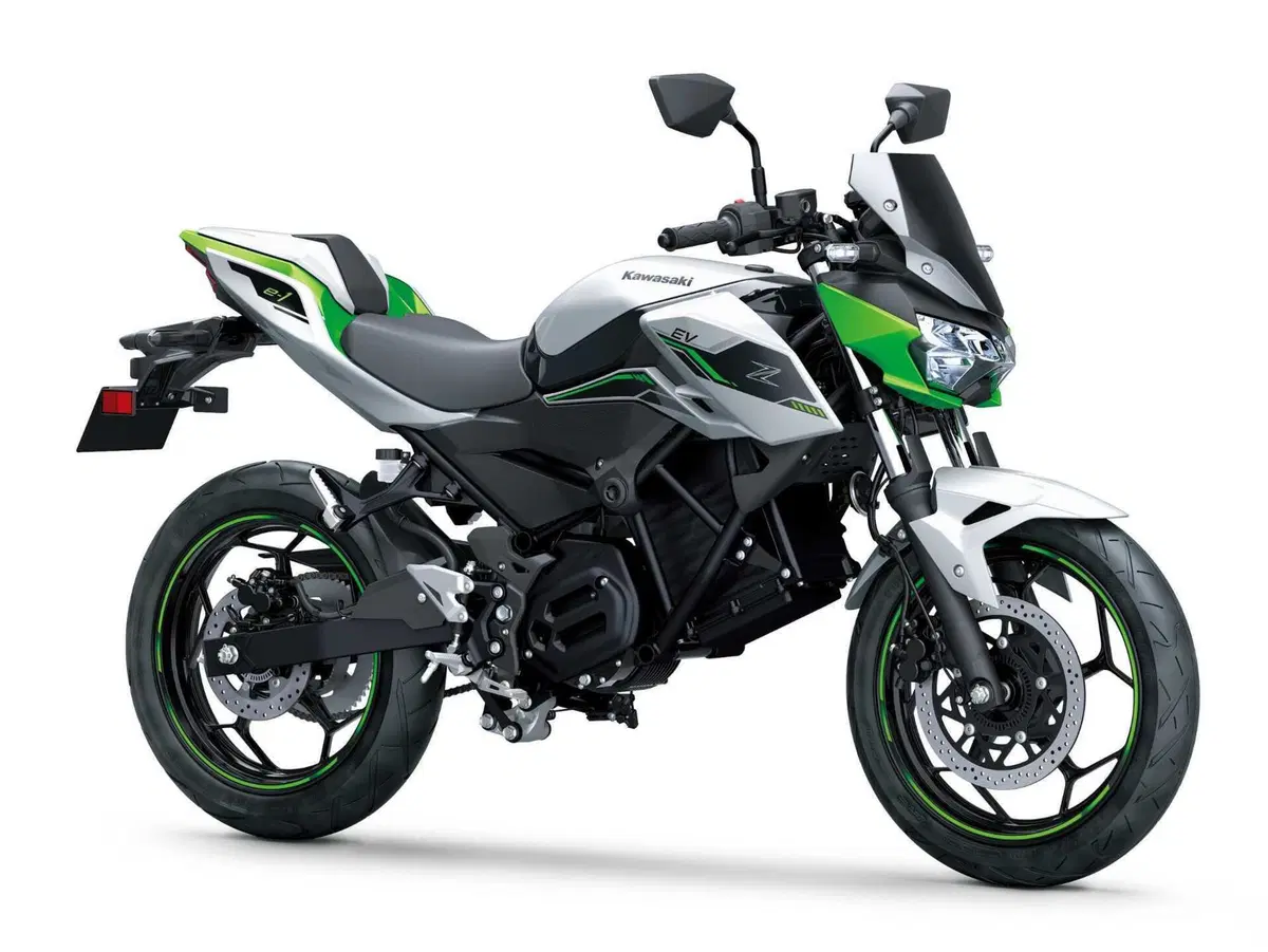 Arrivano le Kawasaki elettriche Z e-1 e Ninja e-1. Qui è dove ve le spieghiamo per bene (10)