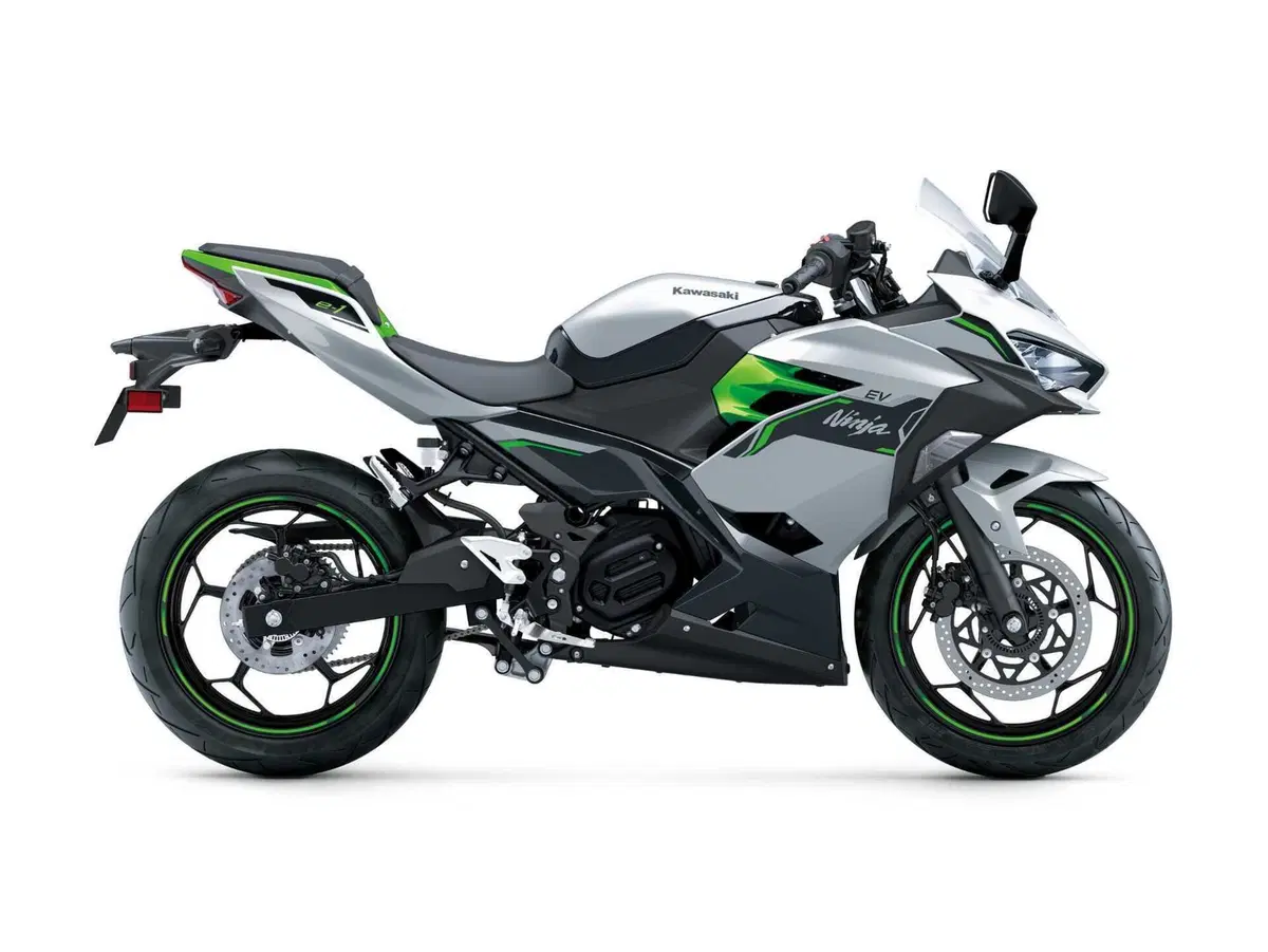 Arrivano le Kawasaki elettriche Z e-1 e Ninja e-1. Qui è dove ve le spieghiamo per bene (12)