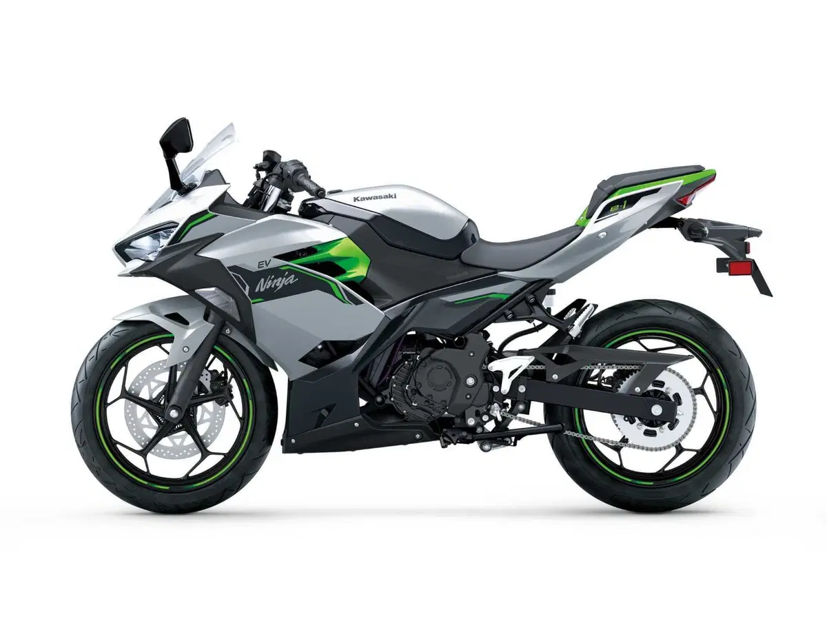 Arrivano le Kawasaki elettriche Z e-1 e Ninja e-1. Qui è dove ve le spieghiamo per bene (13)