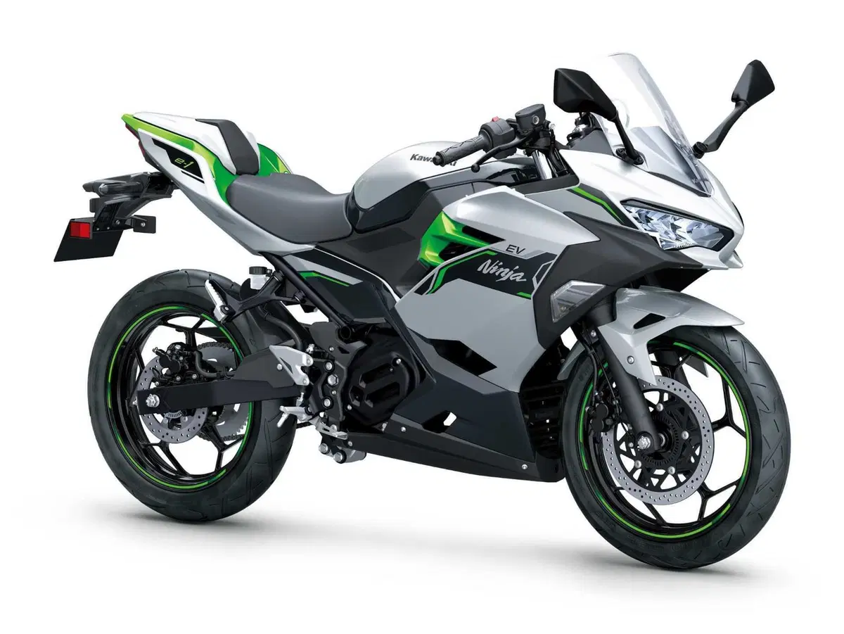 Arrivano le Kawasaki elettriche Z e-1 e Ninja e-1. Qui è dove ve le spieghiamo per bene (15)