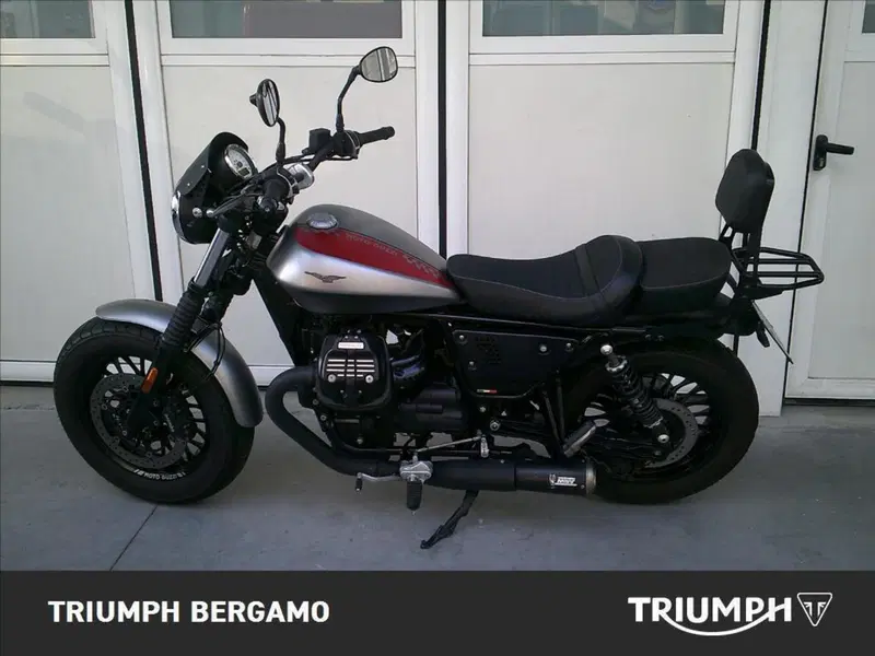Moto Guzzi V9 Bobber (2016 - 18) (4)
