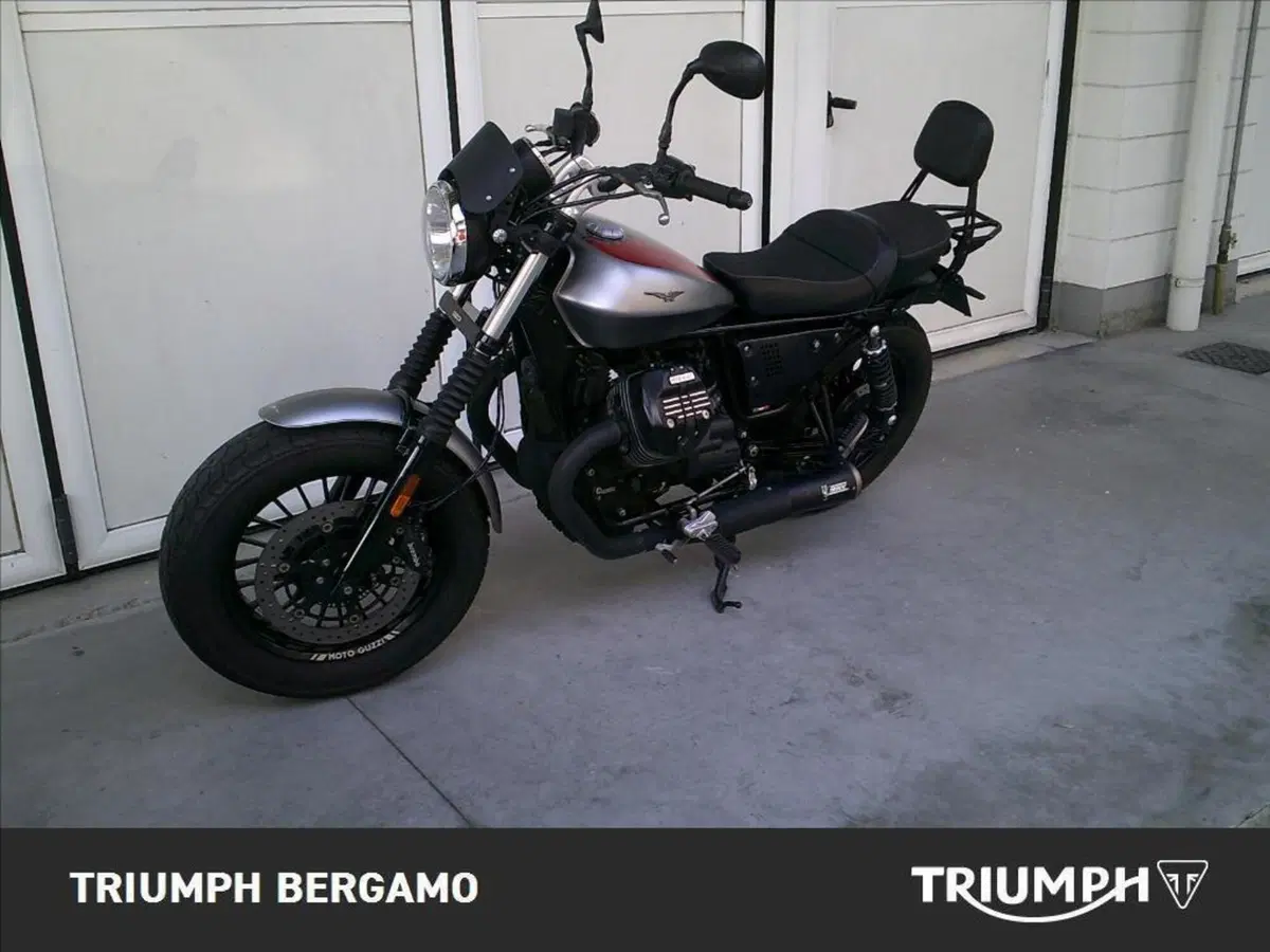 Moto Guzzi V9 Bobber (2016 - 18) (3)