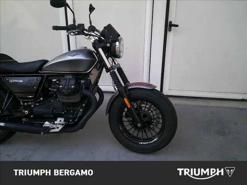 Moto Guzzi V9 Bobber (2016 - 18) (8)