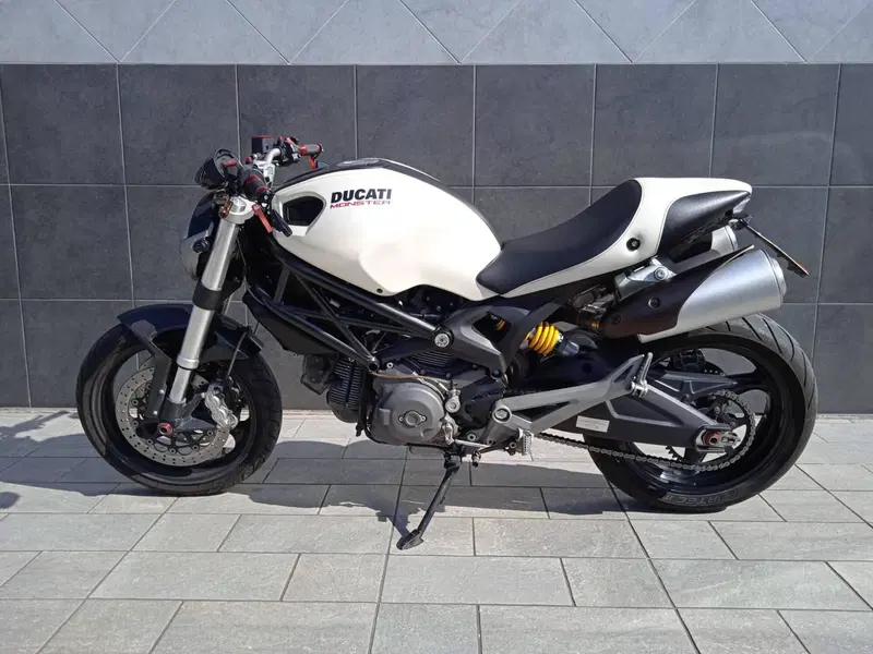 Ducati Monster 696 (2008 - 13) (2)