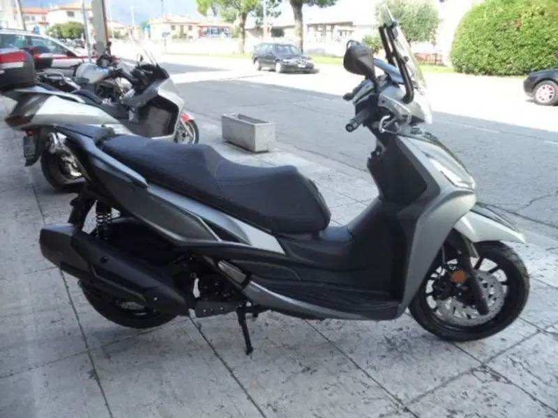 Kymco Agility 300i (2021 - 25) (2)