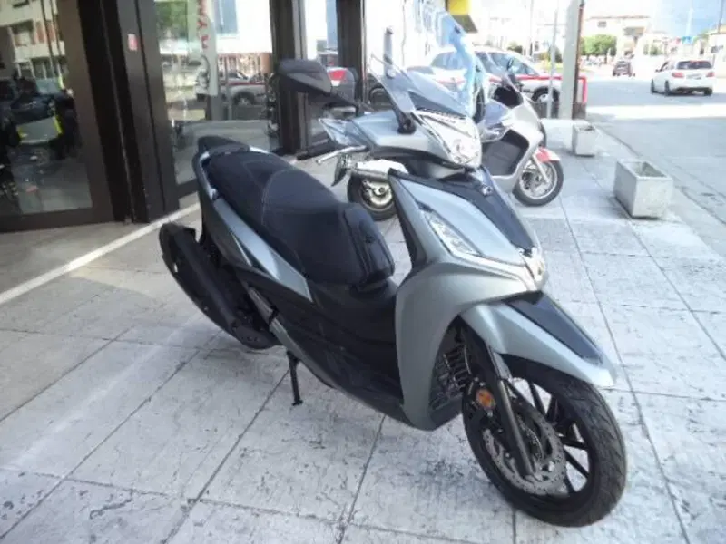 Kymco Agility 300i (2021 - 25) (4)