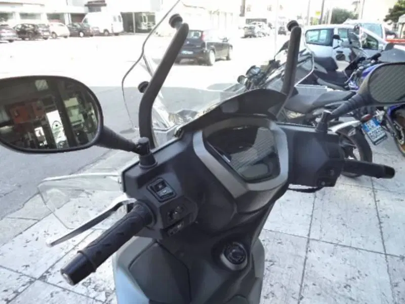 Kymco Agility 300i (2021 - 25) (5)