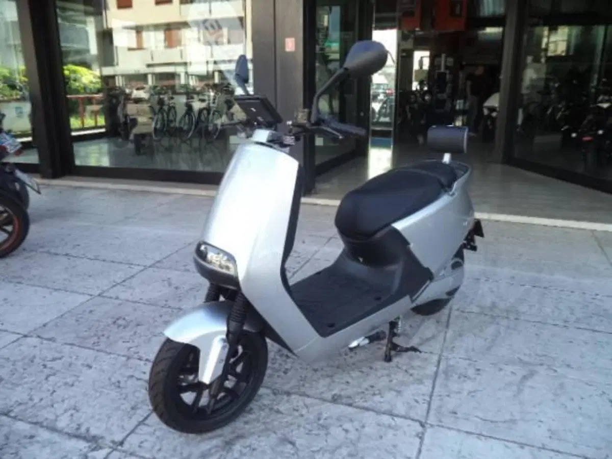 Yadea G5S (2022 - 26) (2)