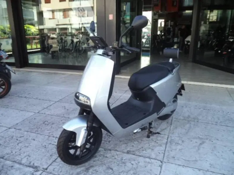 Yadea G5S (2022 - 26) (2)