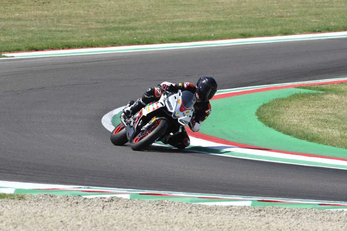  Pirelli Diablo Supercorsa: si fa in IV