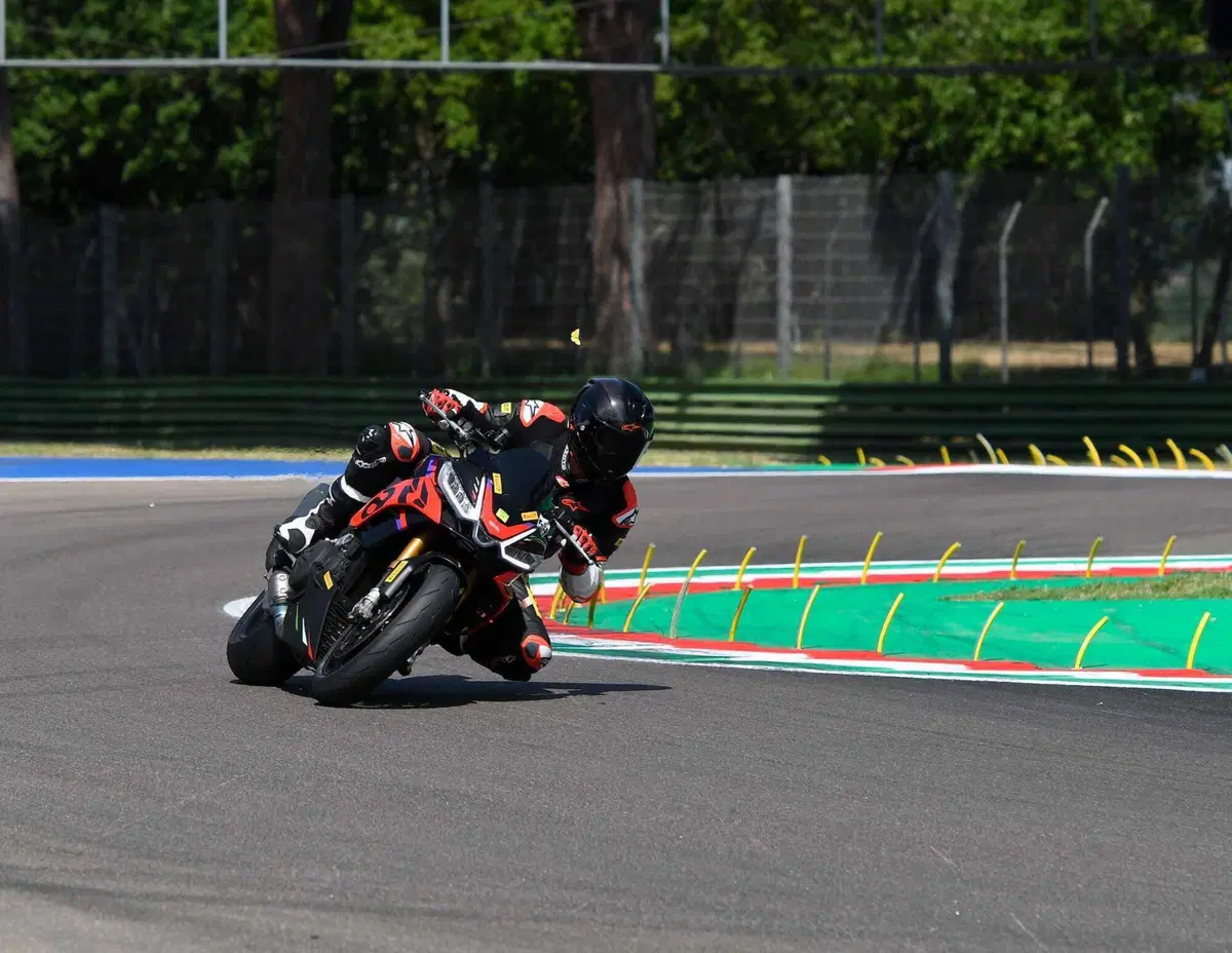  Pirelli Diablo Supercorsa: si fa in IV (2)