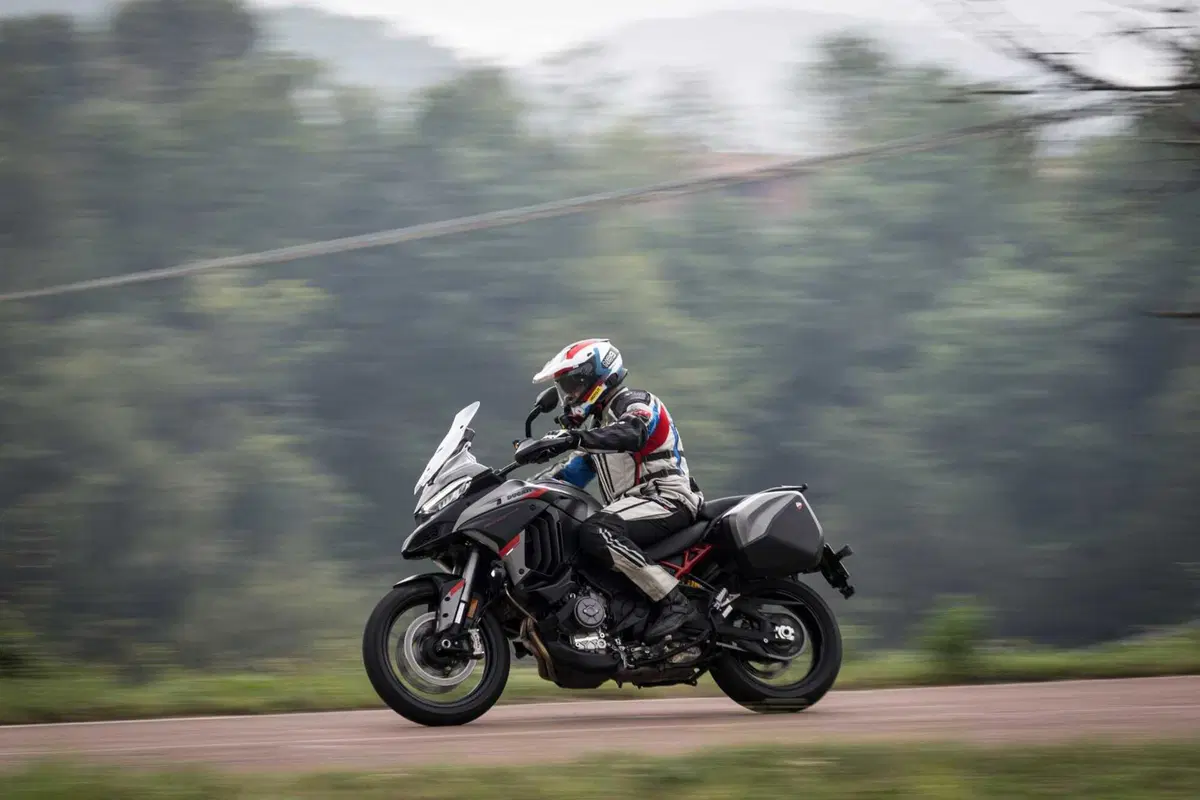 Ducati Multistrada GT 2024: TEST anteprima della Grand Tour da 170 cavalli! Pro e contro (6)
