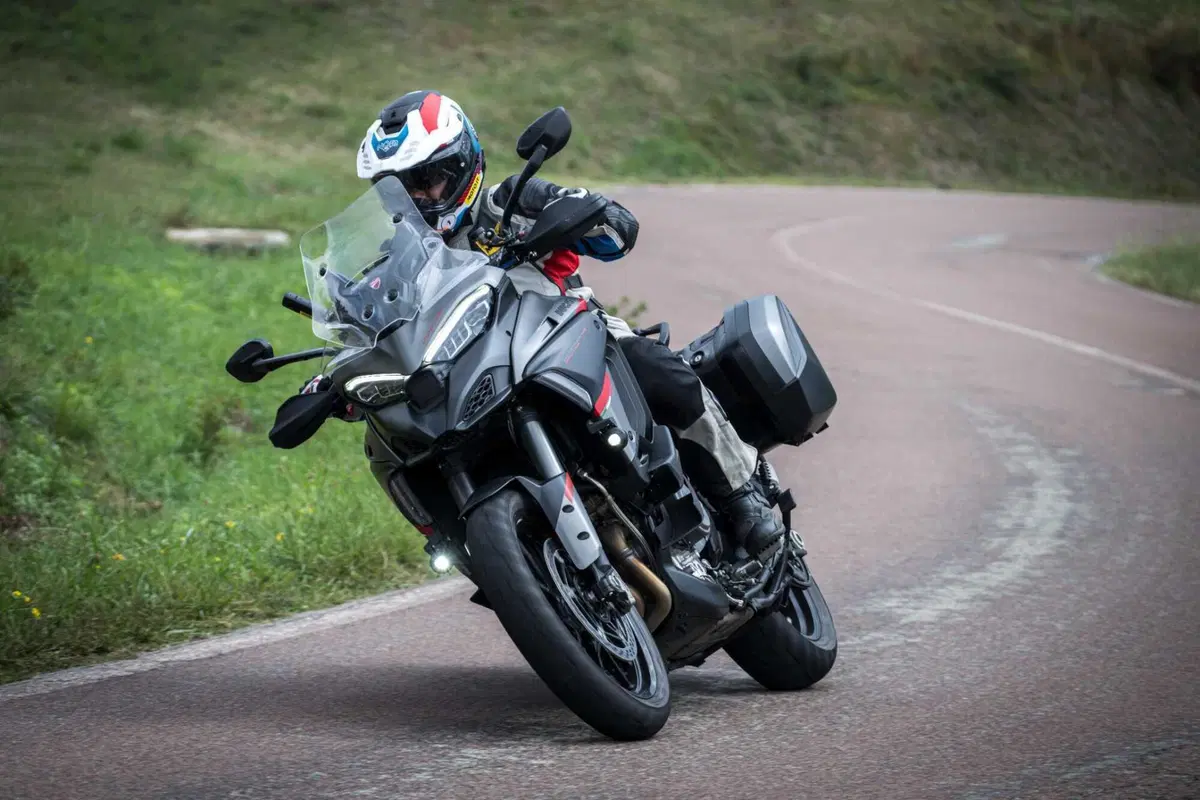 Ducati Multistrada GT 2024: TEST anteprima della Grand Tour da 170 cavalli! Pro e contro (7)