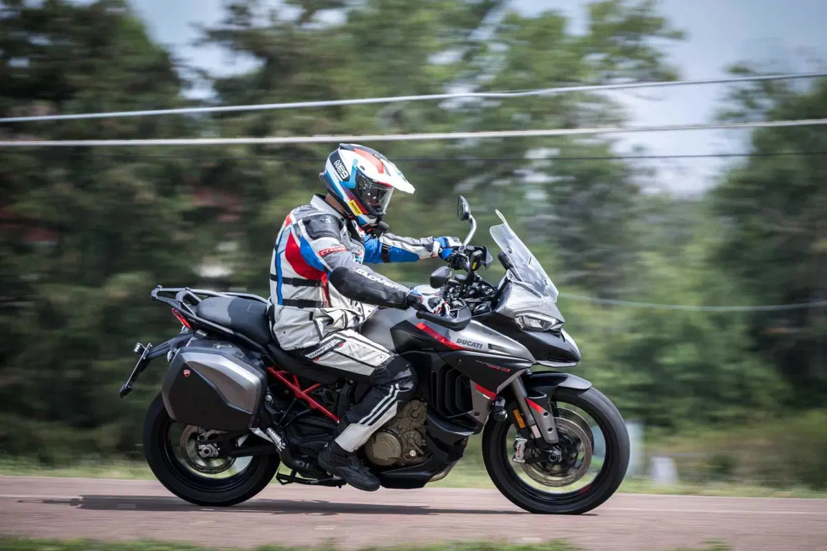 Ducati Multistrada GT 2024: TEST anteprima della Grand Tour da 170 cavalli! Pro e contro (8)