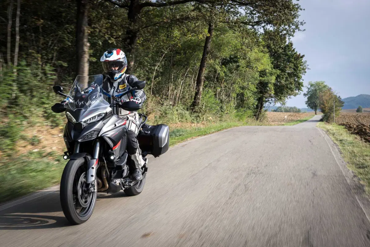 Ducati Multistrada GT 2024: TEST anteprima della Grand Tour da 170 cavalli! Pro e contro (2)