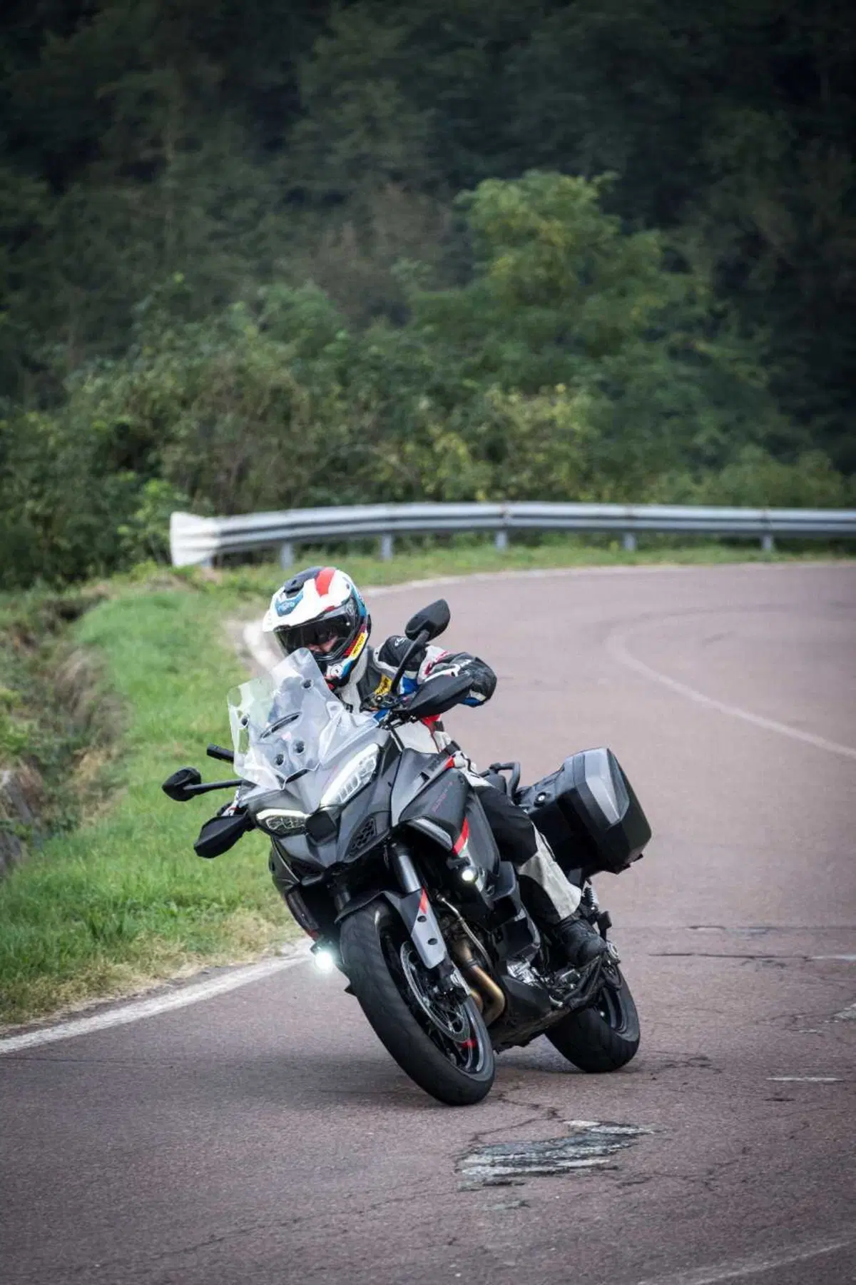Ducati Multistrada GT 2024: TEST anteprima della Grand Tour da 170 cavalli! Pro e contro (9)