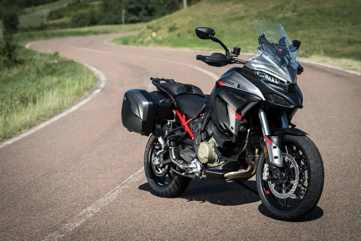 Ducati Multistrada GT 2024: TEST anteprima della Grand Tour da 170 cavalli! Pro e contro