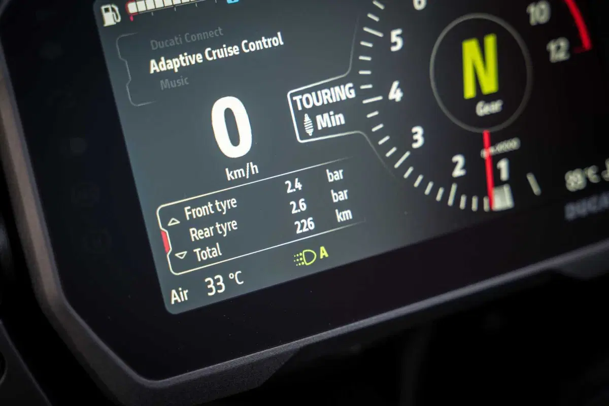 Ducati Multistrada GT 2024: TEST anteprima della Grand Tour da 170 cavalli! Pro e contro (16)
