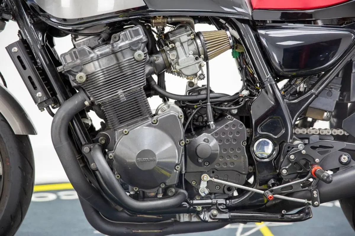 Suzuki GSX 750 (1998 - 03) (12)