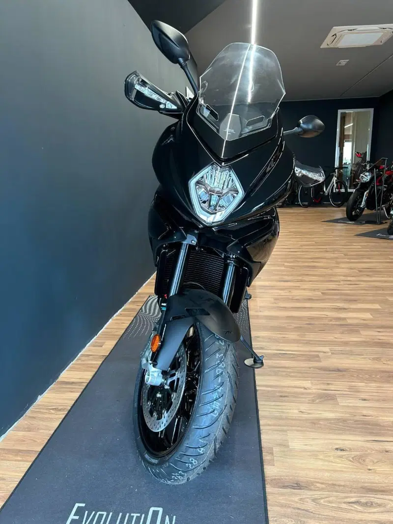 MV Agusta Turismo Veloce 800 R (2023 - 26) (2)