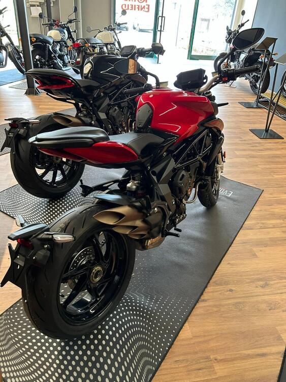 MV Agusta Brutale 800 R (2023 - 24) (3)