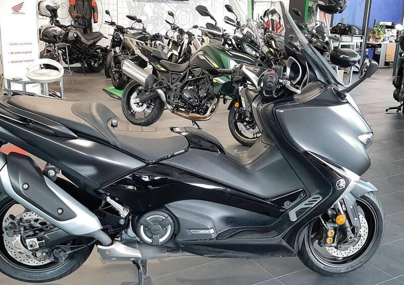 Yamaha T-Max 530 SX (2017 - 19), prezzo e scheda tecnica 