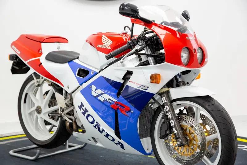 Honda VFR 400 - NC 30 (2)