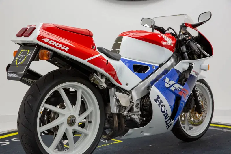 Honda VFR 400 - NC 30 (4)