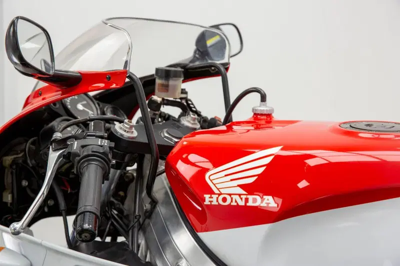 Honda VFR 400 - NC 30 (11)