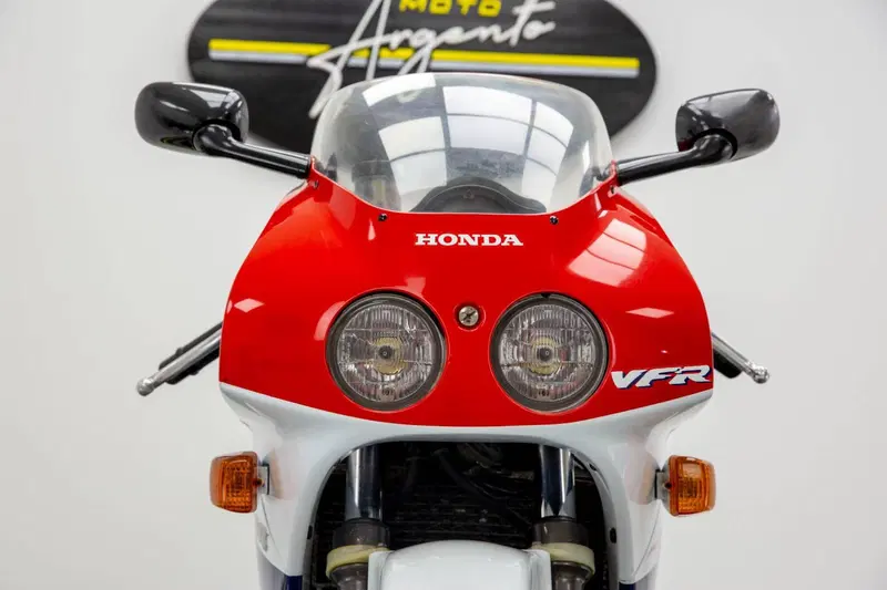 Honda VFR 400 - NC 30 (13)