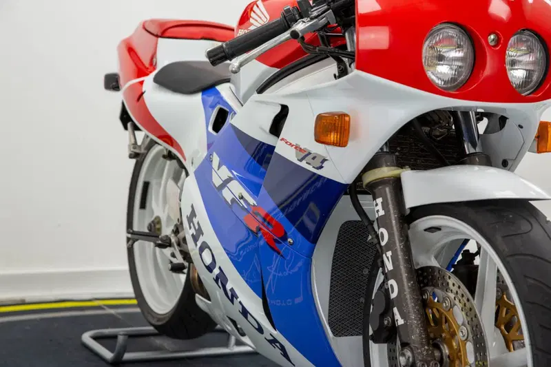 Honda VFR 400 - NC 30 (14)