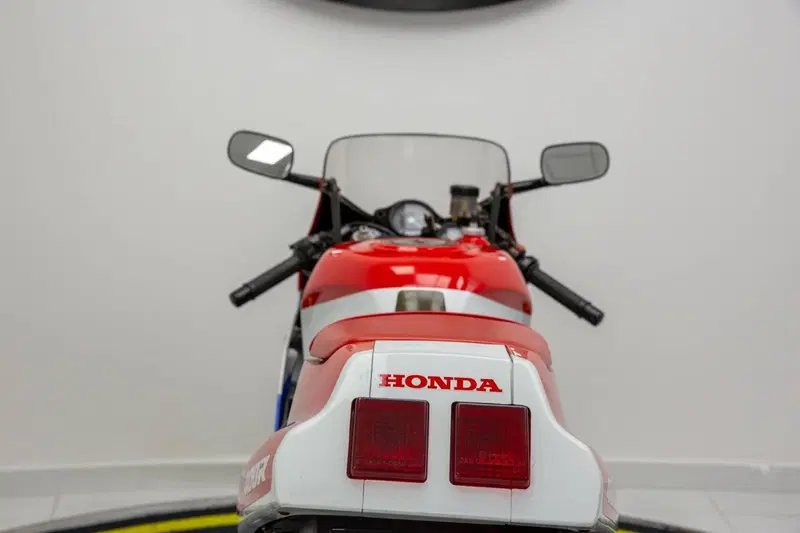 Honda VFR 400 - NC 30 (16)