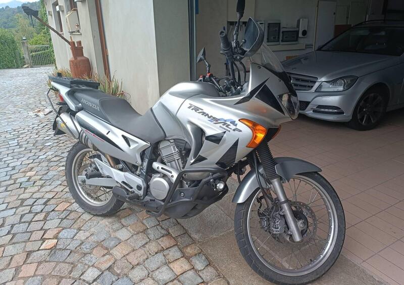 Vendo Honda Transalp XL 650V (2000 - 04) usata a Capannori (codice 8185909)  