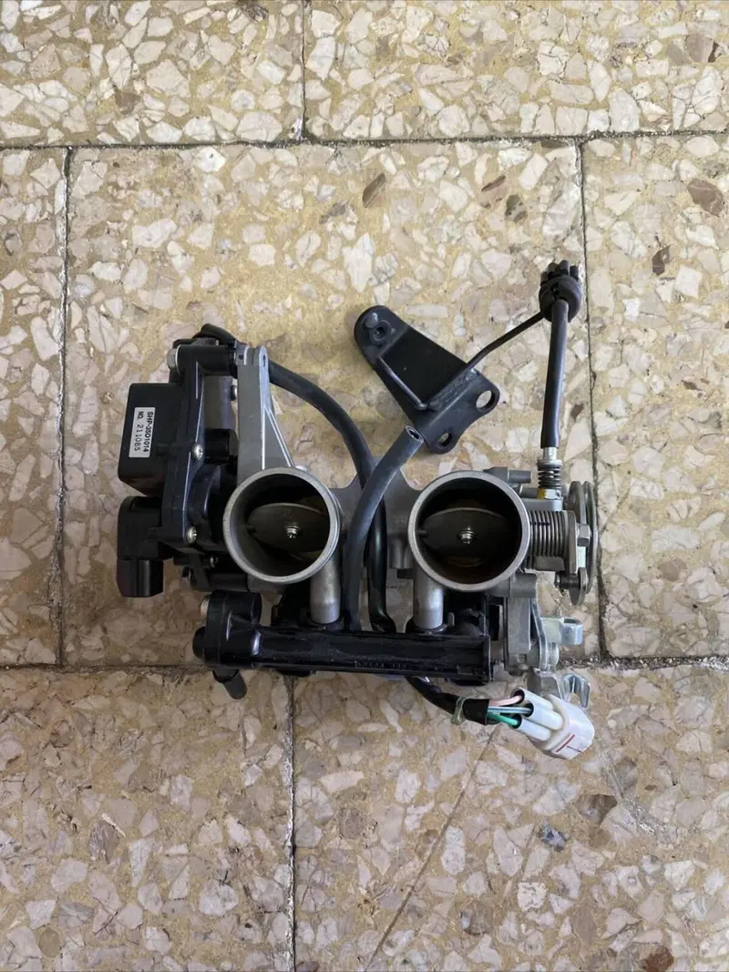 Iniettori Kawasaki Ninja250 2008/2012 Cod. 1616301 (4)