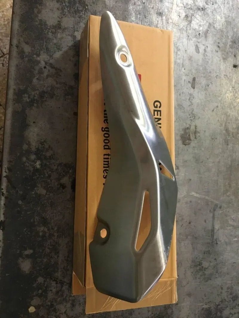 Protezione Laterale Marmitta Kawasaki Z900 17/19 (4)