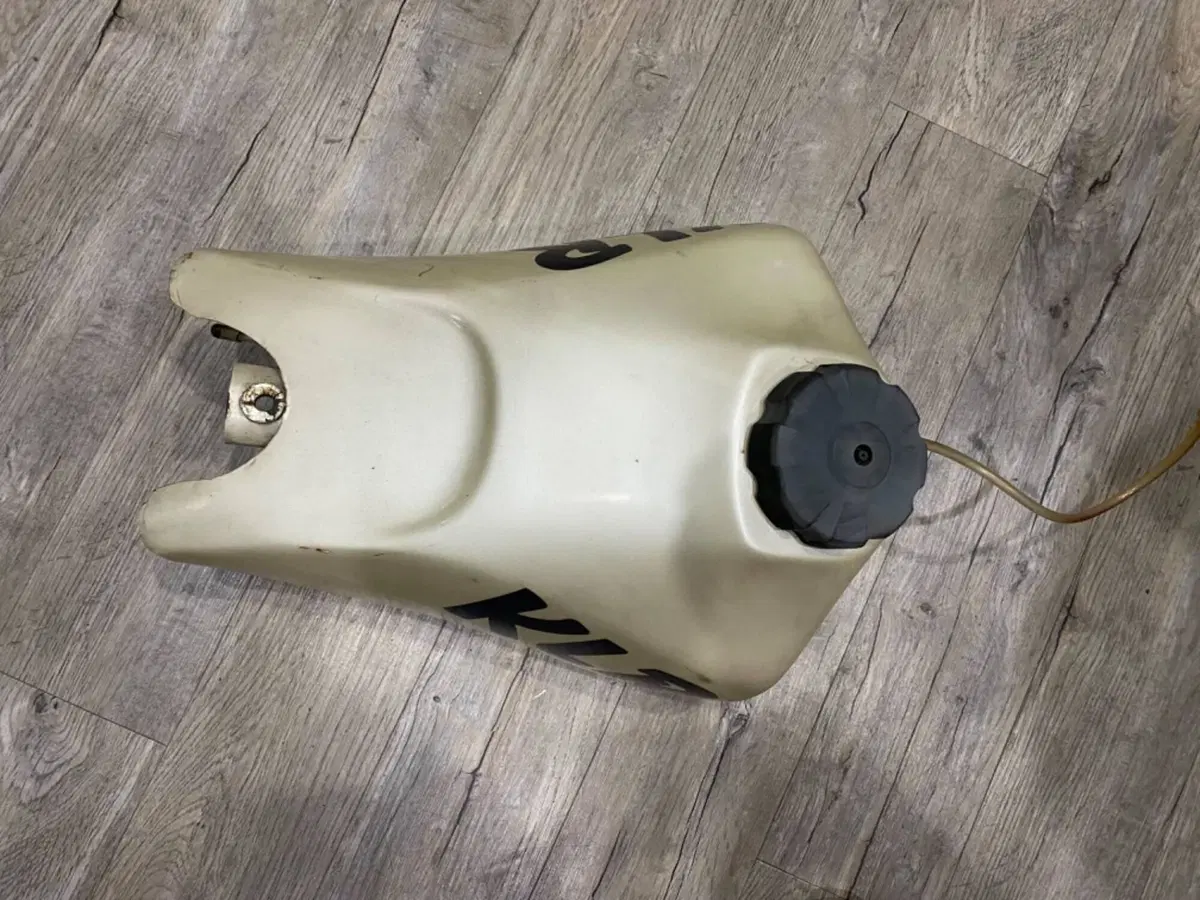 Serbatoio Kawasaki klr600 (3)
