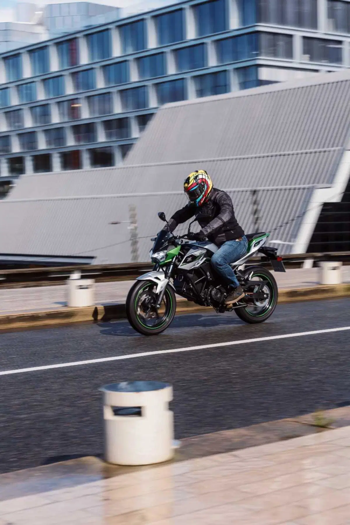 Kawasaki Z e-1, la prima elettrica giapponese. Ecco il nostro test! [VIDEO] (3)