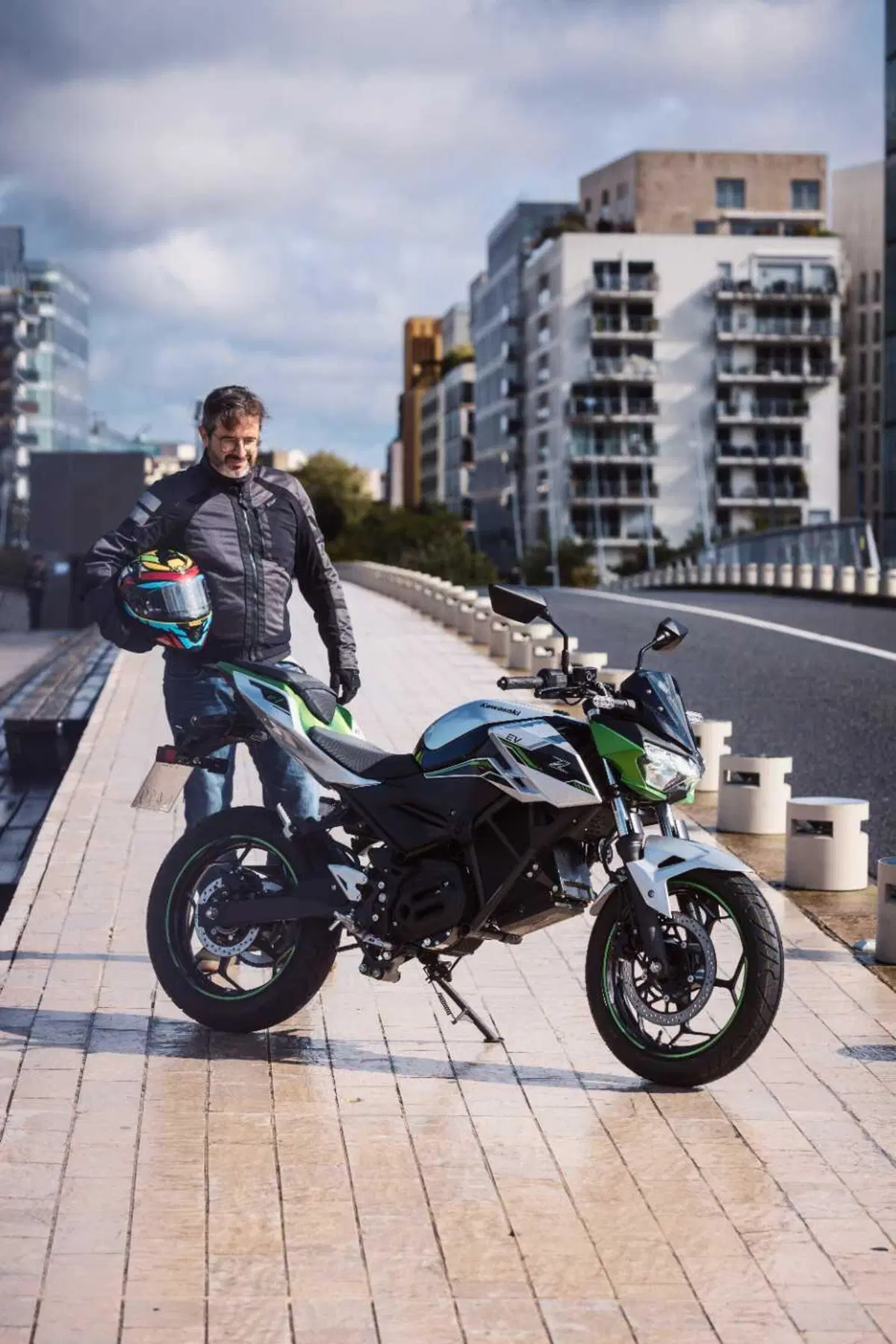 Kawasaki Z e-1, la prima elettrica giapponese. Ecco il nostro test! [VIDEO] (5)