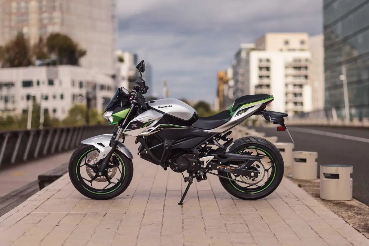 Kawasaki Z e-1, la prima elettrica giapponese. Ecco il nostro test! [VIDEO] (2)