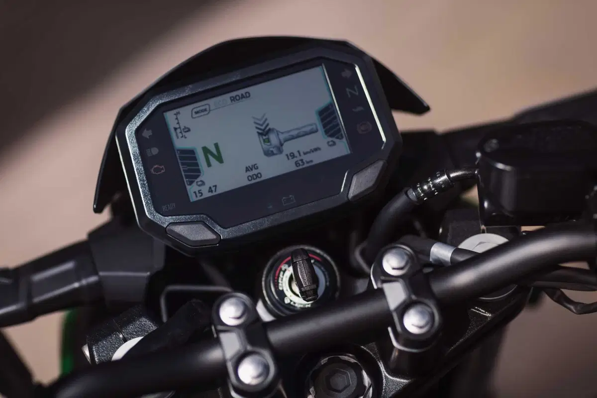 Kawasaki Z e-1, la prima elettrica giapponese. Ecco il nostro test! [VIDEO] (15)