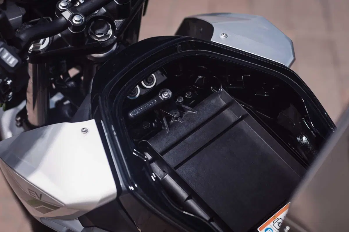 Kawasaki Z e-1, la prima elettrica giapponese. Ecco il nostro test! [VIDEO] (16)
