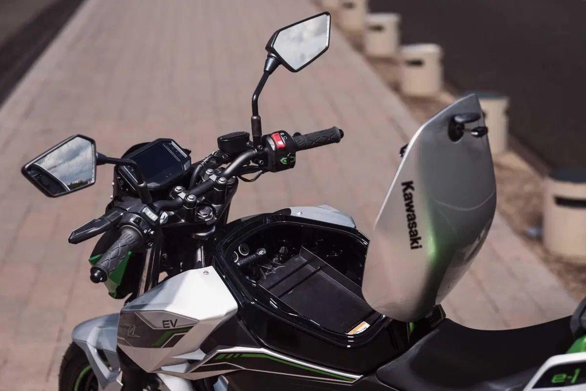 Kawasaki Z e-1, la prima elettrica giapponese. Ecco il nostro test! [VIDEO] (18)