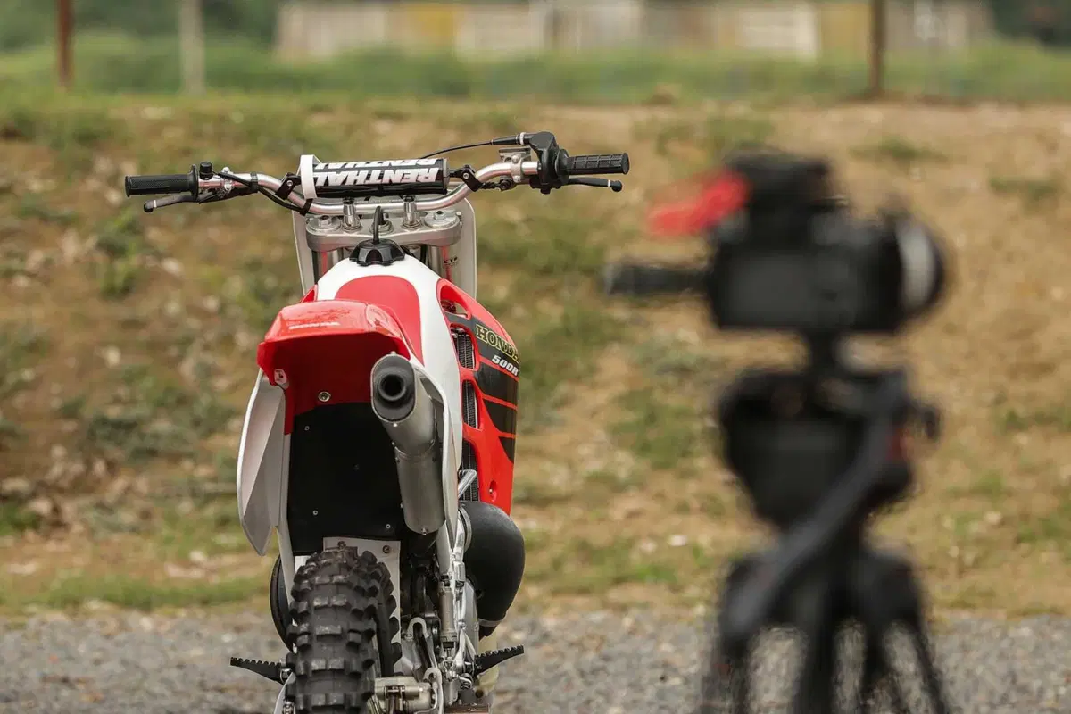 Honda CR500R 2001 TEST: la 2 tempi più spaventosa (e bella) di sempre! (6)