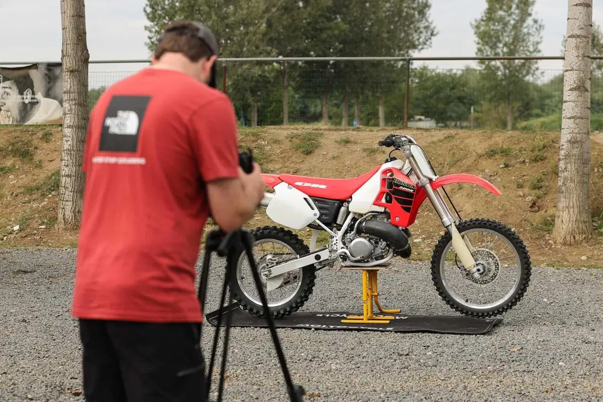 Honda CR500R 2001 TEST: la 2 tempi più spaventosa (e bella) di sempre! (9)